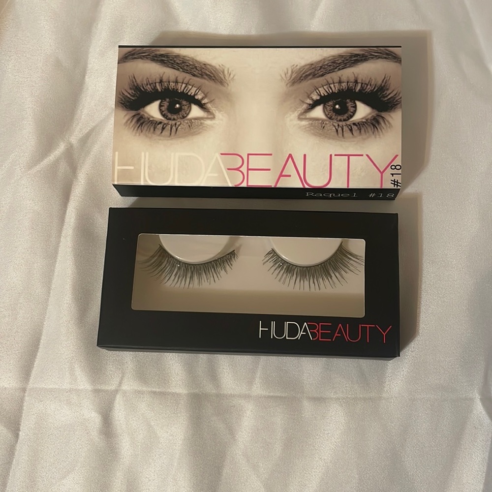 HUDA BEAUTY EYELASH RAQUEL # 18